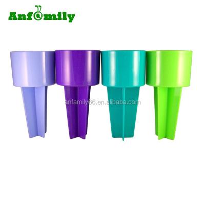 China Sustainable fashion coffee beach spiker colorful plastic cup holder on sand for sale