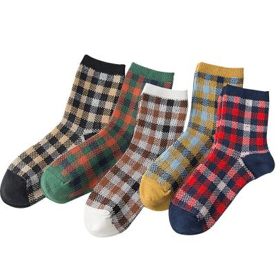 China New QUICK DRY Japanese College Style Cotton Plaid Mid Tube Women's Fashion Socks Lattice Cotton Women Double-knitted Socks for sale