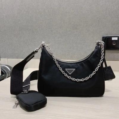 China Fashion hot sale high quality new three-in-one the letter P home chain armpit diagonal bag one-shoulder crescent lady bags for sale