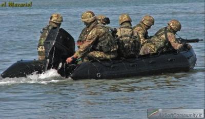 Chine Bateaux gonflables inférieurs durs militaires de PVC 4.3m avec du CE approuvé à vendre