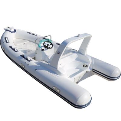 China Barco inflable rígido 520B del bote de la pesca del nuevo diseño con el motor externo en venta