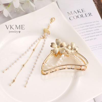 China Wear Jewelry New Gold Plated Fashion Women Girl Jewelry Flower Pearl Grips Fringe Claw Hair Clips for sale