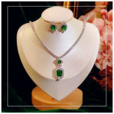 China Se Jewelry S925 Sterling Silver Emerald Gemstone Earrings Sparkle Necklace Classic Jewelry FASHIONABLE Drop Shipping Se for sale