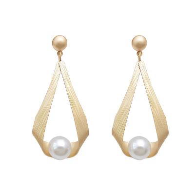 China New Fashion Ladies High Quality Long Pearl Earrings Jewelry Hot Selling Simple Exaggerated Geometric Wholesale for sale