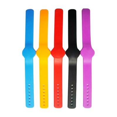 China Waterproof Durable Custom Logo Silicone Wristband Colorful Silicone Wristband Factory Direct Sale Wristbands for sale