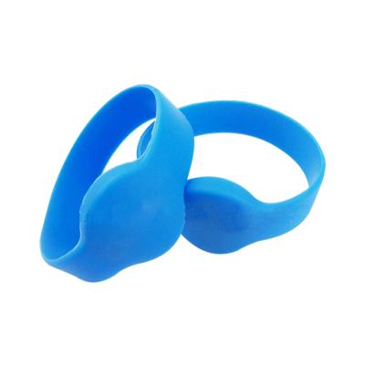 China Creative Gift Children's Wristband Silicone Waterproof Durable Bracelet Wristband Basketball Sports Bracelet for sale