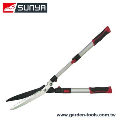 China Pruning Hedges and Bushes Garden Wavy Hedge Shears Best Long Telescoping Aluminum Handle for sale