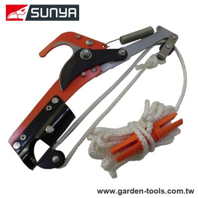 China Professional Anti-Slip Long Grip Reach Handle Garden Tree Pruner Cutter Tools for sale