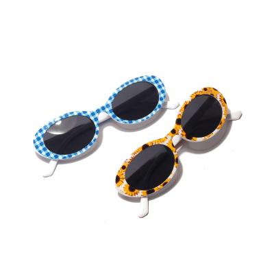 China Sports Sunglasses Wrapped Flowers18558Flower Oval Lenses For Women New Plaid Sunglasses for sale