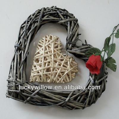 China China Decorative Willow Basket Christmas Heart Shaped Knitted Decorations for sale