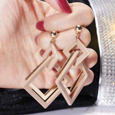 China FASHIONABLE Elegant Ladies Acrylic And Alloy Drop Earrings for sale