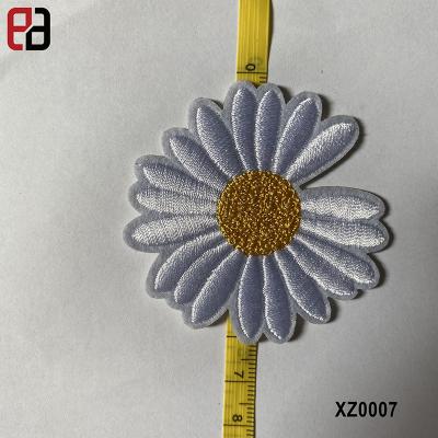 China cheap price 3D sew on white flower patches for clothes shining patch clothing craft for sale