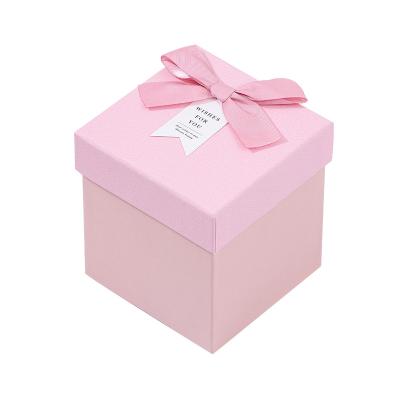 China Handmade Simple Square Candy Small Bow Color Gift Box (With Carrying Rope) for sale