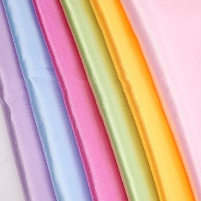 China Soft smooth shiny cheap memory factory price polyester satin fabric in stock for dress lining for sale