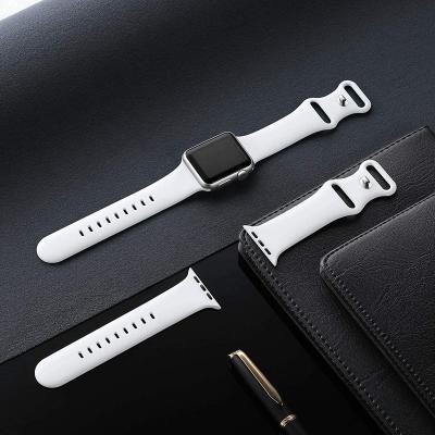 China Daily Wear For Apple Watch Series 7 6 5 4 3 2 1 Soft Silicone Watch Buckle Fasten 38 40 41 42 44 45 Mm Sports Watch Strap for sale