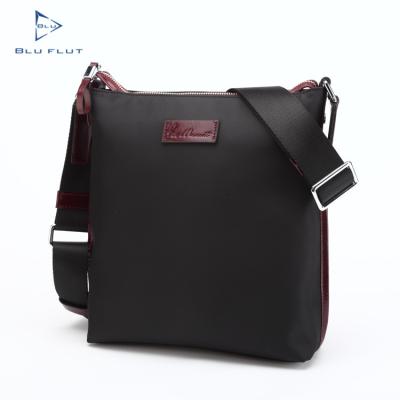 China Latest Design Tap Logo Grain Leather Shoulder Zipper Men's Casual Messenger Bags Waterproof Custom Canvas Bag For Men for sale