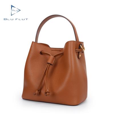 China ENGLAND STYLE New Blu Flut Fashion Cowhide Leather Mum Bags Lower MOQ Logo Ladies Handbag Women Leather Makeup Bags for sale