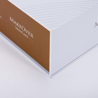 China Manufacturer Recyclable Wholesale Custom Gift Box Magnetic White Magnetic Gift Box With Foam Insert for sale