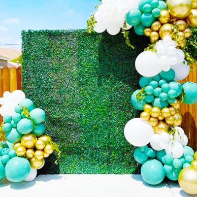 China Latest Outdoor Or Indoor Customized Wedding Decorations Size Artificial Green Grass Backdrop for sale