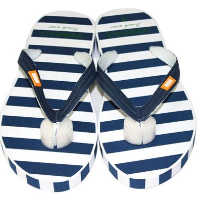 China Custom Made Black Lightweight Wear Resistant Flip Flops Wholesale Cheap White Stripes Water Proof Logo Flip Flops Unisex Thick Bottom for sale