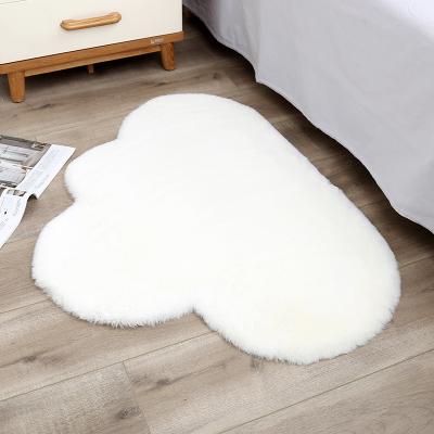 China Modern European And American Style Cloud Shape Blanket Rug For Bedroom Shaggy Area Rug Modern Mat Living Room Decor Faux Fur Rug Kids Room for sale