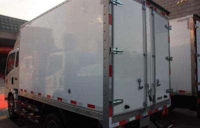 China High Efficiency Light Duty Trucks , 4500 Wheelbase 18 Foot Box Truck for sale