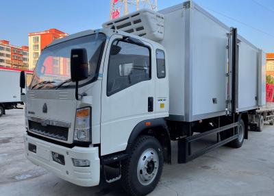 China Consumo de energía baja de HOWO 4×2 5-10 Ton Small Refrigerated Box Truck en venta