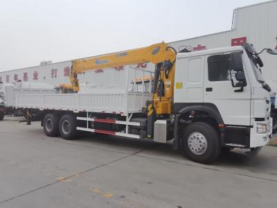 China SINOTRUK Truck gemonteerde kranen apparatuur 12 ton XCMG voor het heffen 6X4 400 pk Te koop