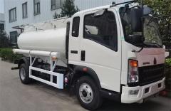 SINOTRUK HOWO 4X2 6 wheels Oil Tank Truck 5-6CBM Single bin with flowmeter