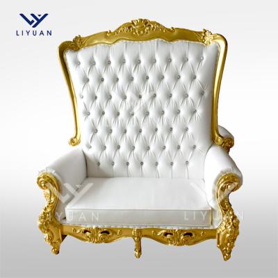 China LIYUAN Modern Luxury Gold Wooden Royal King Throne Chair White Upholster Leather Wedding Sofa Chair High Back For Bride And Groom for sale