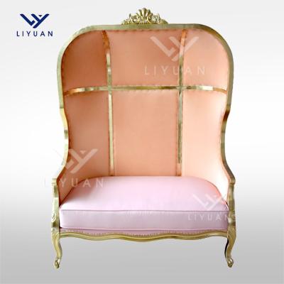 China LIYUAN Lovers Gold Banquet Wooden Gold Banquet Contemporary Wedding Party Double King Queen Throne Chair Wedding Royal Sofa For Sale for sale