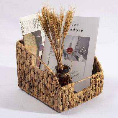 China HBK Sustainable Water Hyacinth Magazine Log Organic Rattan Storage Basket for Classroom and Bedroom en venta