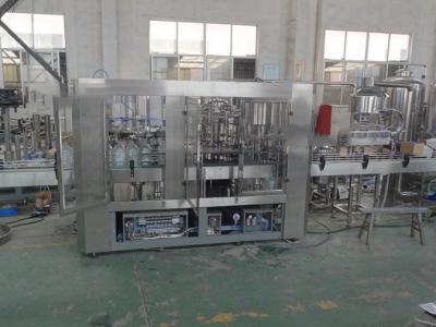 China Equipamento de engarrafamento de enxaguadela das cabeças 2500 BPH de Monoblock 12 à venda