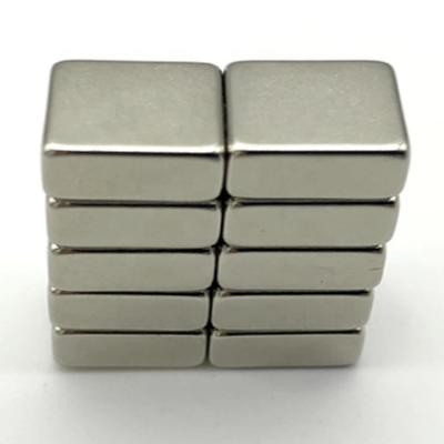 China Industrial Magnet Customized N52 25x25x2mm Small Neodymium Block Magnetic Block Magnets for sale