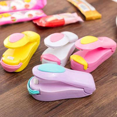 China Portable Mini Sealing Machine Handy Sealers Food Heat Sealer Plastic Bag Storage Package Snack Bag Sealer for sale