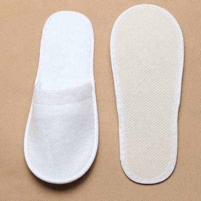 China Eco-friendly Exquisite Disposable Hotel Amenities Cheap Breathable House Shoes Flat Slippers Men Or Women House Slippers for sale