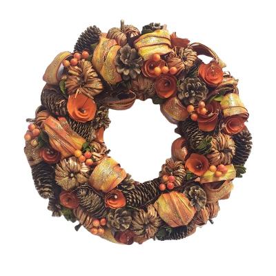 China Handmade Indoor Natural Handmade Harvest Christmas Stage Decoration Pumpkin Wreath W/Pinecone Berries & Woodcurl for sale