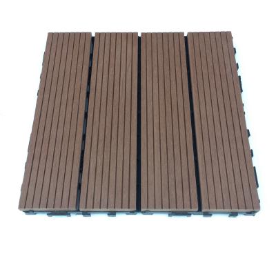 Cina Giardino sabbiato Interlocking WPC Deck Tiles Redwood Teakwood colore in vendita