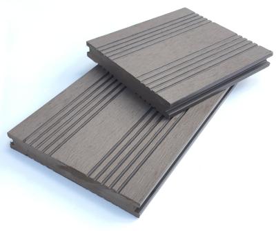 China Outdoor WPC weatherproof decking boards 6ft madeira plástico composto piso à venda