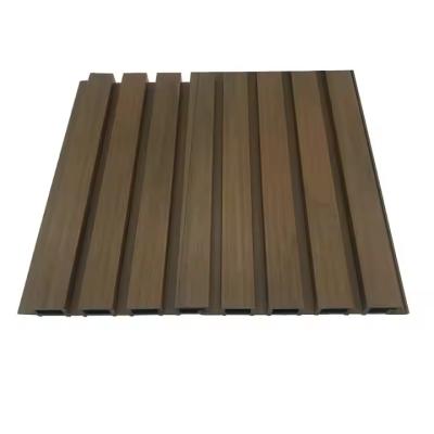 China Decking fácil del panel de pared de la instalación fácil de Wpc compuesto plástico de madera sin mantenimiento en venta