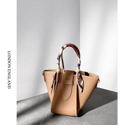 China Large Capacity Basket Bucket Bag Women's Female Handbags High Quality New Fashion Hot Sale Leather Handbag for sale