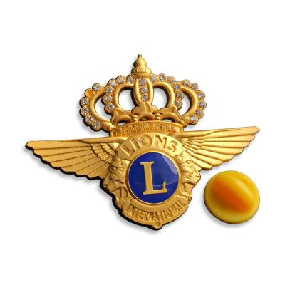 China Custom Europe Crown Badge Button With Wings Brooch Pin Memorial Metal Badge Band Customized for sale