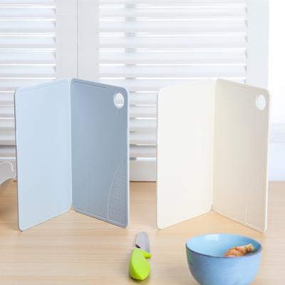 China Viable Best Travel Chopper Portable Plastic Folding Cutting Board for sale