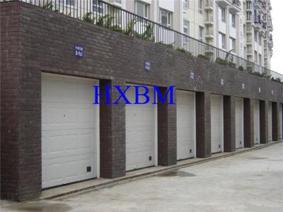 Cina Le porte di alluminio pieganti del garage di esterno bianco di colore suonano l'isolamento e l'isolamento termico in vendita