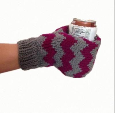 China Jacquard OEM Knit Gloves For Beer Winter Bottle Warm Drinking Gloves Custom Bottle Gloves for sale