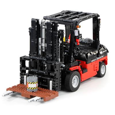 China Simulation Model Mold King 13106 Forklift Plastic Micro Building Blocks Children Gift Set Building Blocks Remote Control for sale