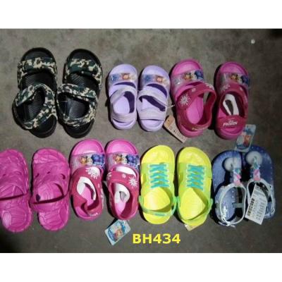 China Anti-odor stock lot shoes flip flops child sandal custom kids beach slippers flip flops wholesale for sale