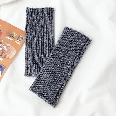 China Autumn and winter ladies gloves wool short half-finger short wristband comfortable warm warm riding knitted gloves for sale