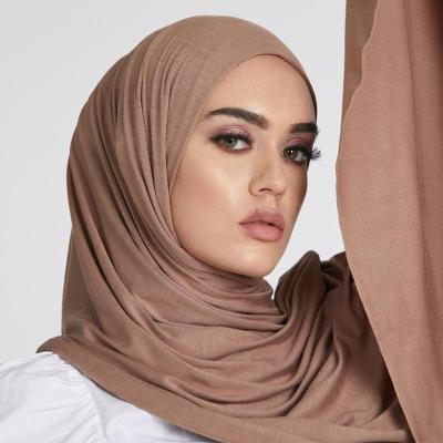 China Premium Simple Shaw Stretch Soft Plain Hijab Cotton Hijab Scarf Daily Life Women Wholesale Quality Excellent Hijabs for sale