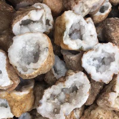 China Wholesale White Crystal Agate Crystal Group China Cave Geode White Agate Geode for sale